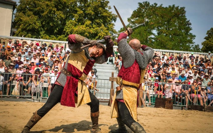 Combat de chevalier par la compagnie Drakonia