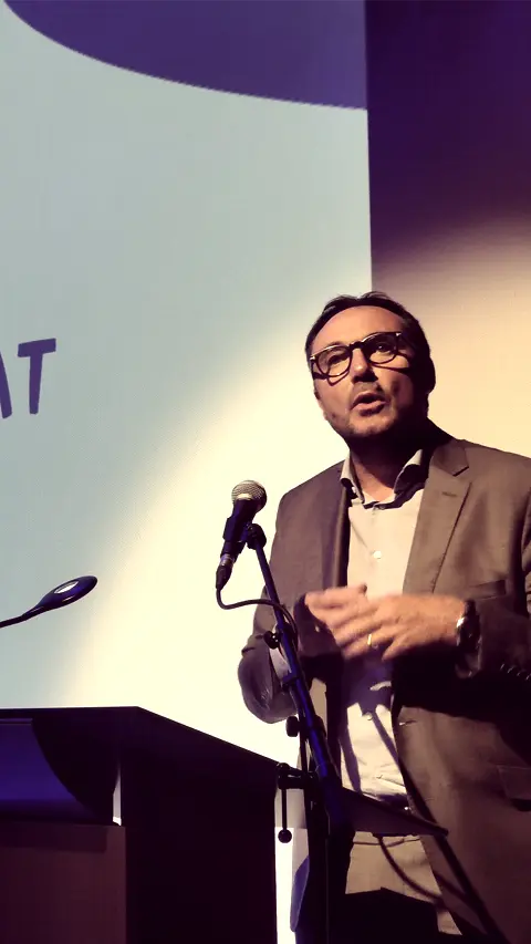Conférencier Personne qui fait un discours